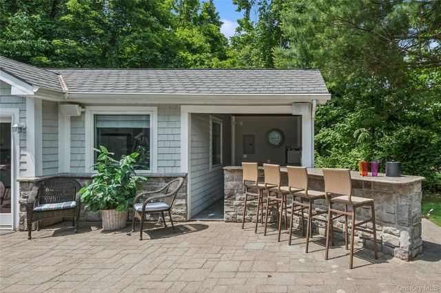 3 The Brae, Woodbury, NY 11797