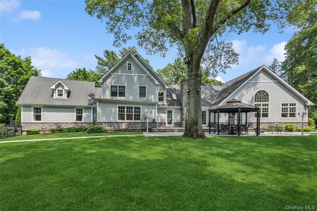 3 The Brae, Woodbury, NY 11797