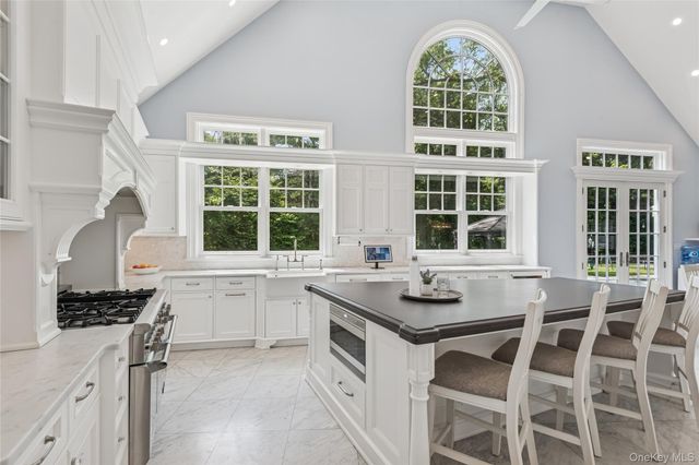 3 The Brae, Woodbury, NY 11797