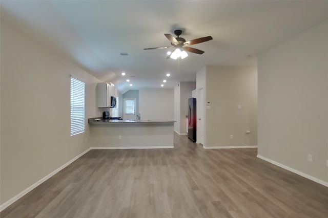 210 Pine Cavern Drive, Conroe, TX 77378
