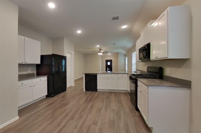 210 Pine Cavern Drive, Conroe, TX 77378
