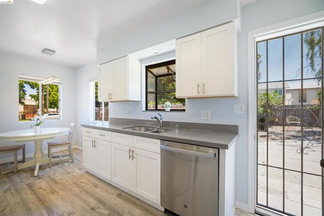 2726 Rheem Ave, Richmond, CA 94804