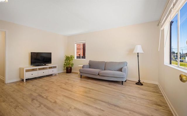 2726 Rheem Ave, Richmond, CA 94804