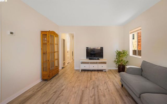 2726 Rheem Ave, Richmond, CA 94804
