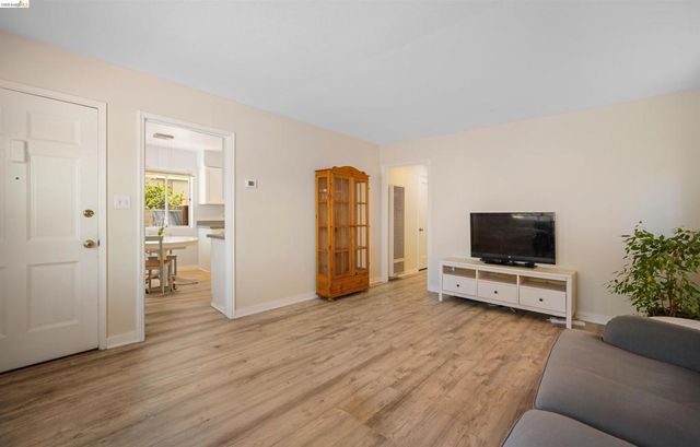 2726 Rheem Ave, Richmond, CA 94804