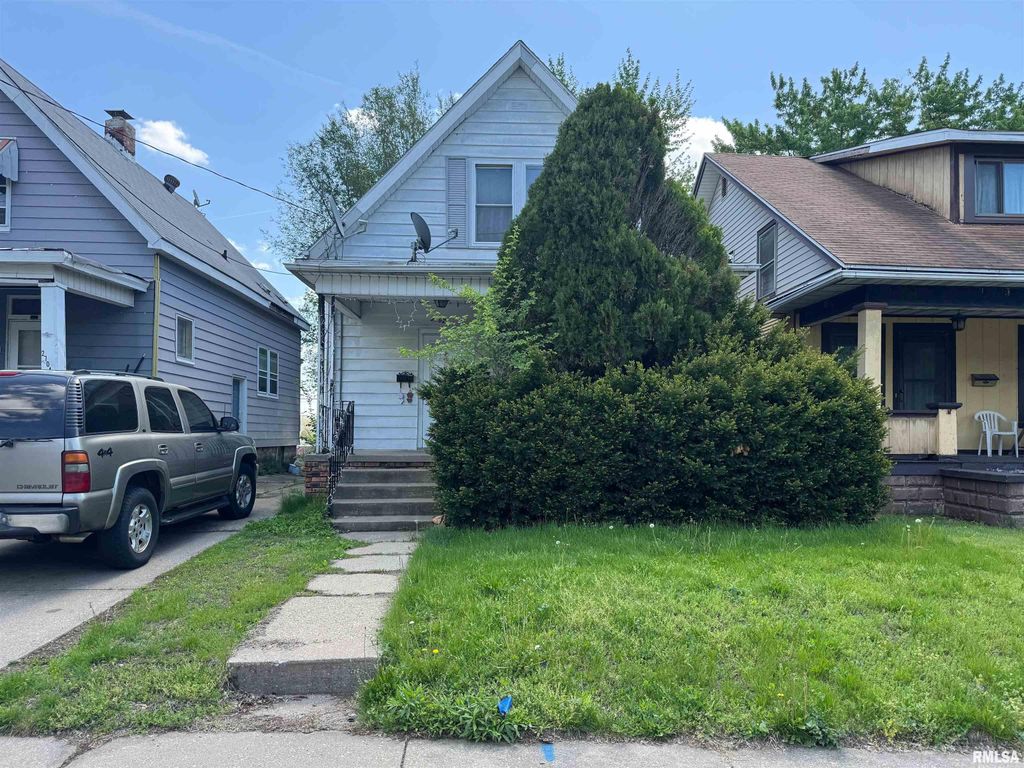 2702 NE MADISON Avenue, Peoria, IL 61603