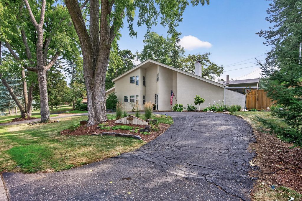 2420 Simpson Street, Roseville, MN 55113 — photo 2