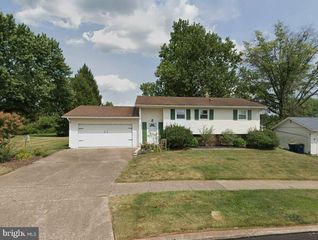 7 HEATHERLAND RD, Middletown, PA 17057