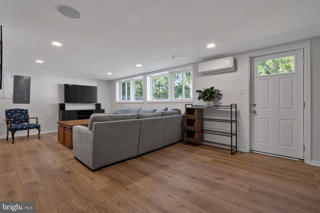 4401 ROUNDHILL RD, Alexandria, VA 22310