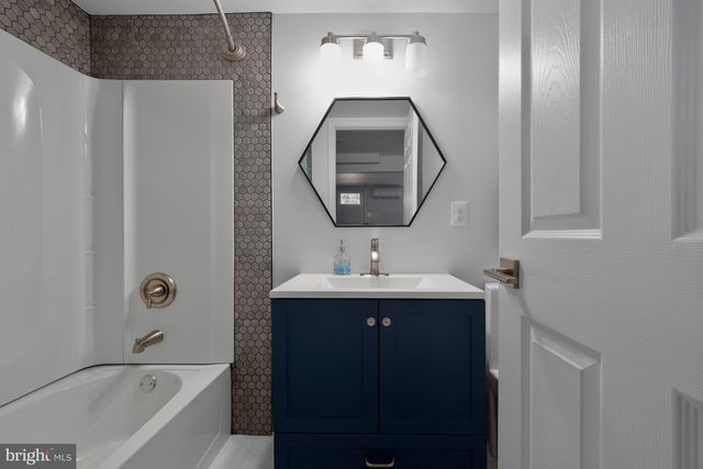 4401 ROUNDHILL RD, Alexandria, VA 22310