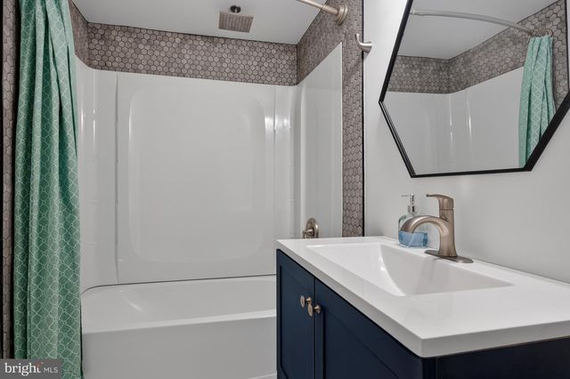 4401 ROUNDHILL RD, Alexandria, VA 22310