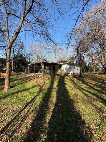 1027 N Born Road, Stone Mountain, GA 30088