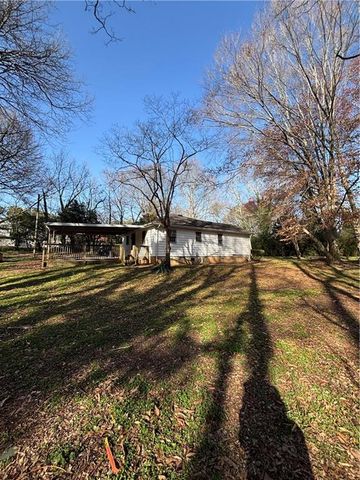 1027 N Born Road, Stone Mountain, GA 30088