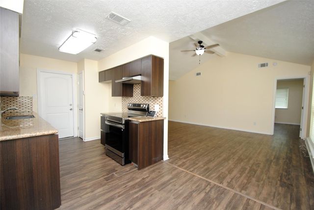 15738 Gatebriar Drive, Houston, TX 77489
