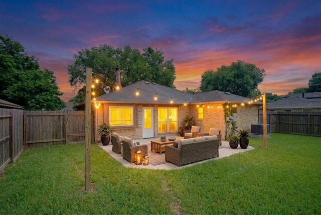 15738 Gatebriar Drive, Houston, TX 77489