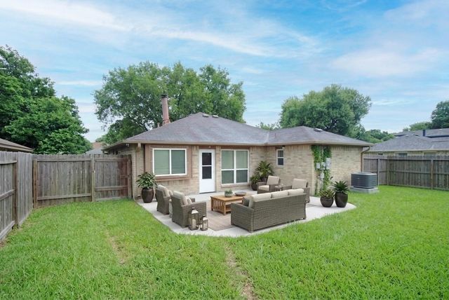 15738 Gatebriar Drive, Houston, TX 77489