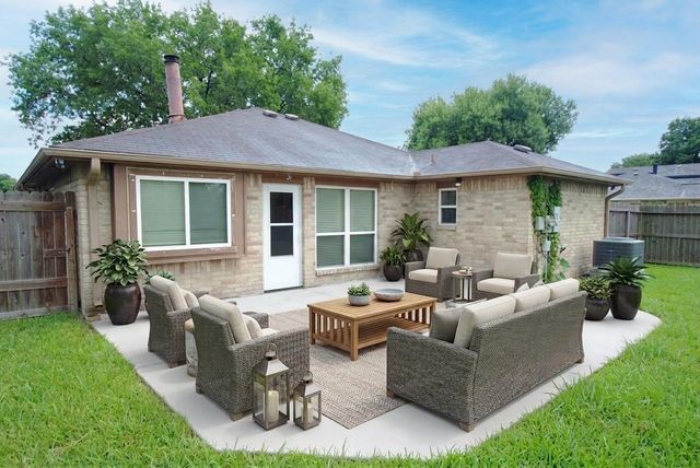 15738 Gatebriar Drive, Houston, TX 77489