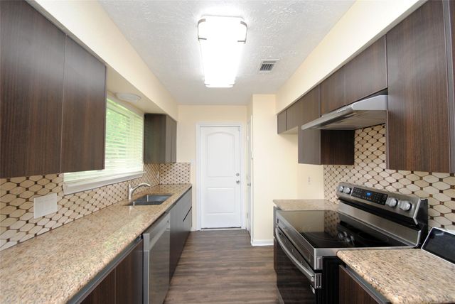 15738 Gatebriar Drive, Houston, TX 77489
