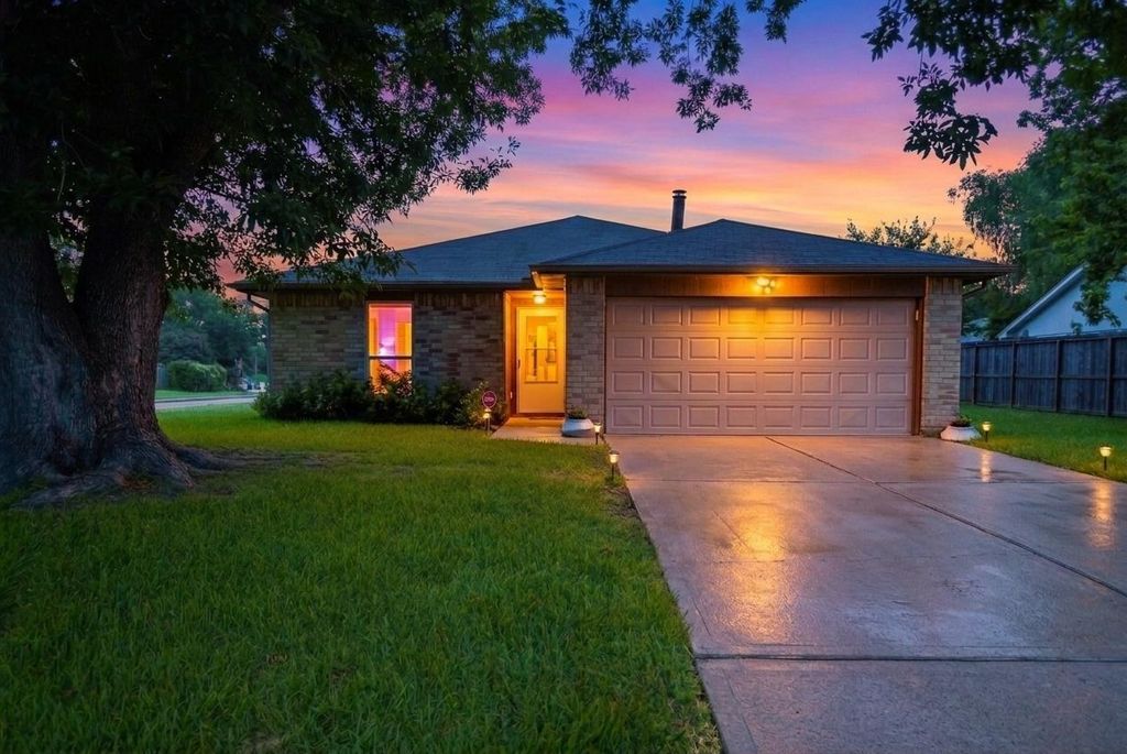 15738 Gatebriar Drive, Houston, TX 77489
