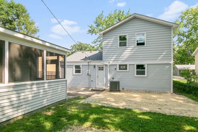 411 N Lakeshore Drive, Mundelein, IL 60060