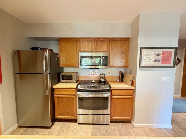 130 Upper Snow Creek Rd, Warren, VT 05674