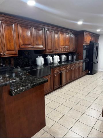 7712 W POWHATAN, Tampa, FL 33615