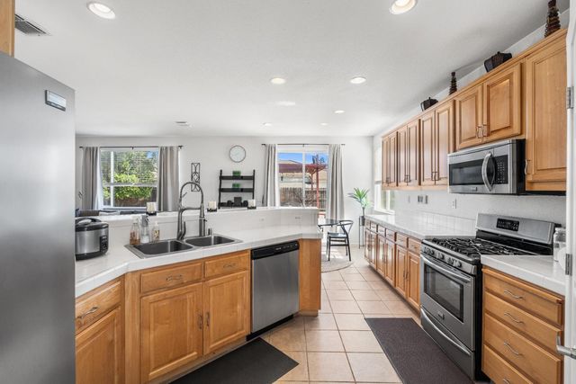 8710 McCade Lakes Dr, Stockton, CA 95212