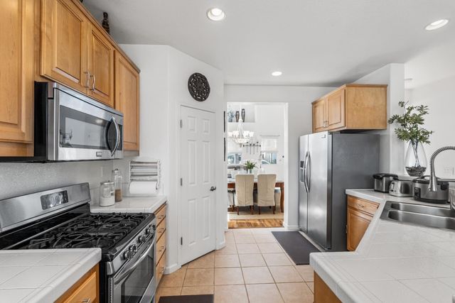 8710 McCade Lakes Dr, Stockton, CA 95212