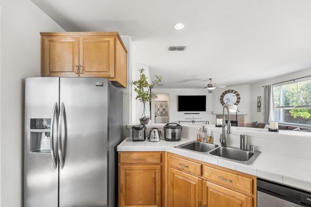 8710 McCade Lakes Dr, Stockton, CA 95212