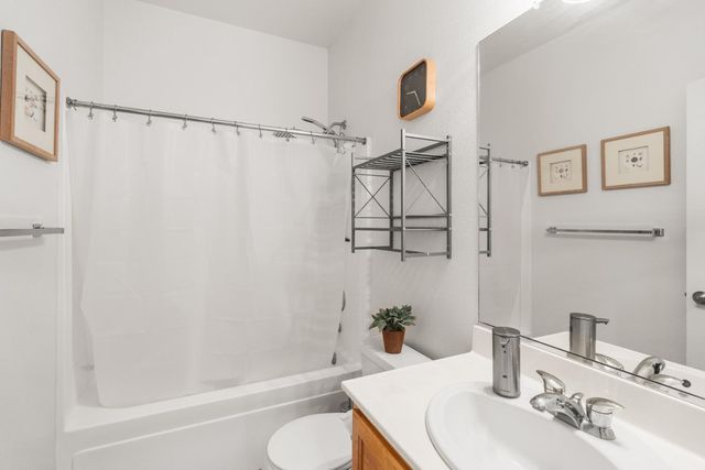 8710 McCade Lakes Dr, Stockton, CA 95212