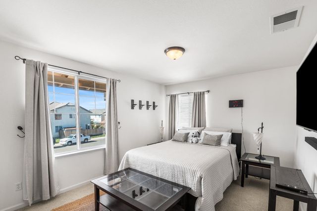 8710 McCade Lakes Dr, Stockton, CA 95212