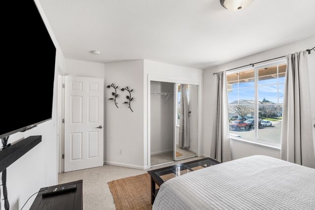 8710 McCade Lakes Dr, Stockton, CA 95212