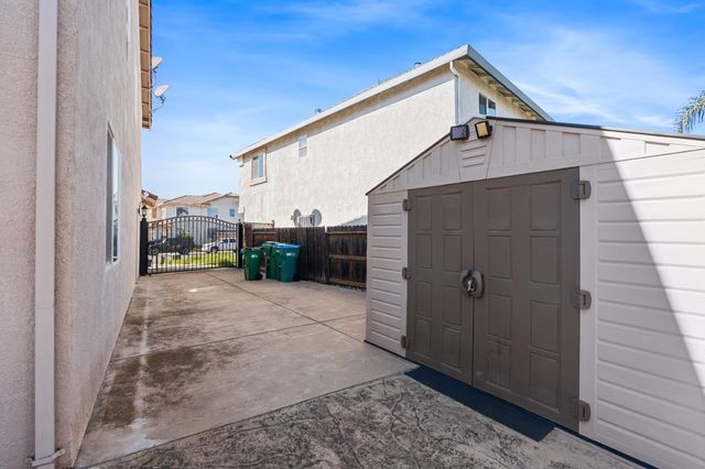 8710 McCade Lakes Dr, Stockton, CA 95212