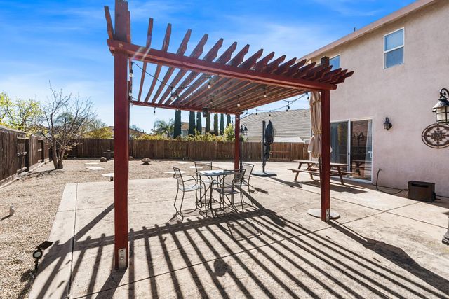 8710 McCade Lakes Dr, Stockton, CA 95212