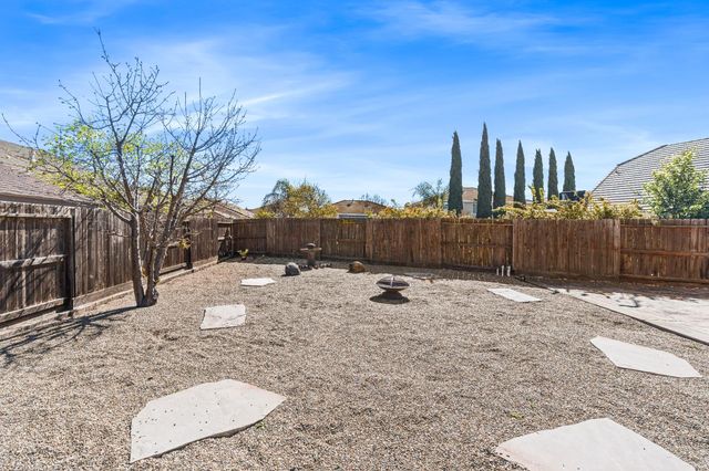 8710 McCade Lakes Dr, Stockton, CA 95212