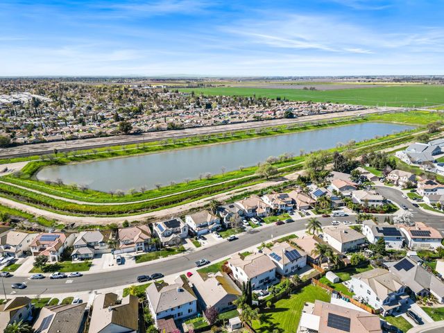 8710 McCade Lakes Dr, Stockton, CA 95212