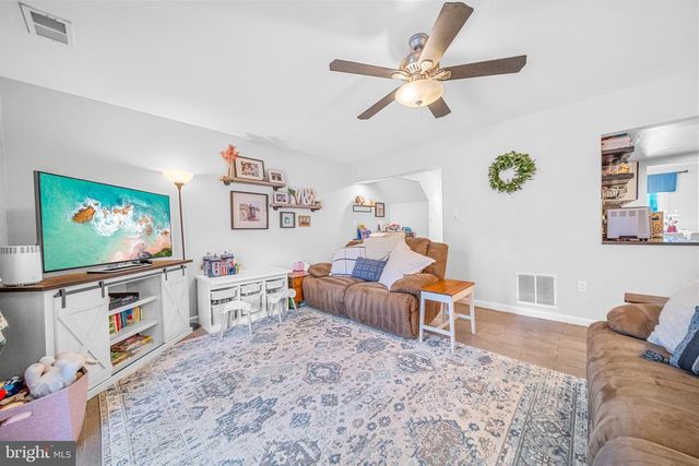 2182 MONAGHAN DR, Herndon, VA 20170