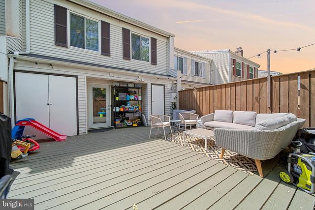 2182 MONAGHAN DR, Herndon, VA 20170