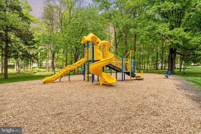 2182 MONAGHAN DR, Herndon, VA 20170