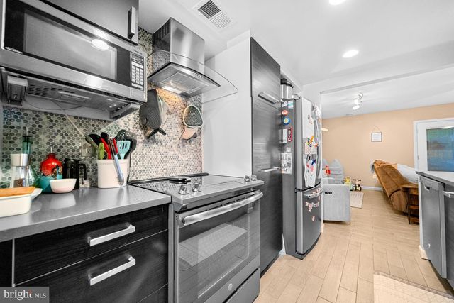 2182 MONAGHAN DR, Herndon, VA 20170