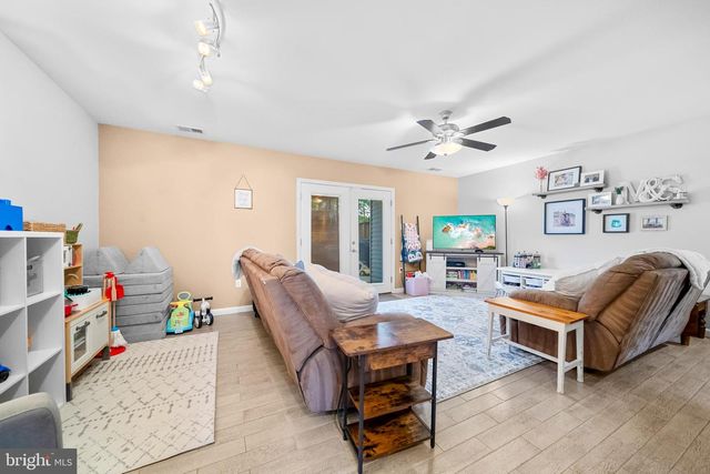 2182 MONAGHAN DR, Herndon, VA 20170