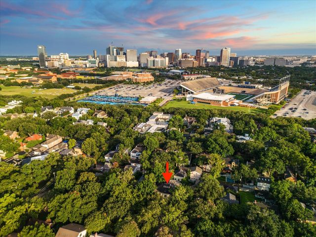 2215 Dunstan Road, Houston, TX 77005