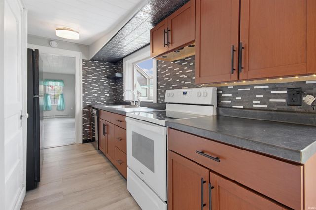 805 E Jefferson Avenue, Laporte, IN 46350