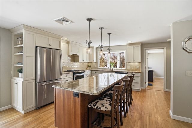 14 High Street, Barrington, RI 02806