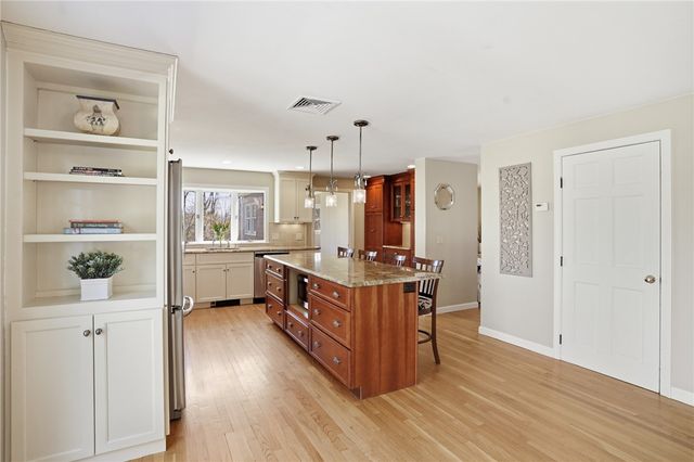 14 High Street, Barrington, RI 02806