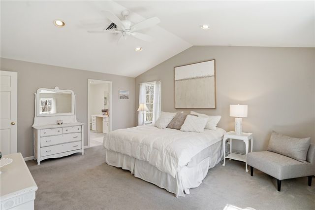 14 High Street, Barrington, RI 02806