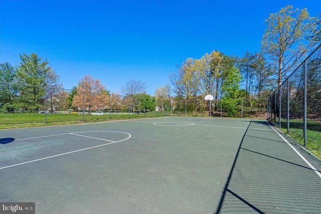 8064 STONEWALL BRIGADE CT, Manassas, VA 20109