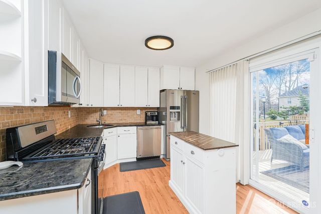 21 Karwatt Court, Sayreville, NJ 08872