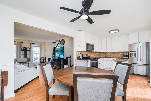 21 Karwatt Court, Sayreville, NJ 08872