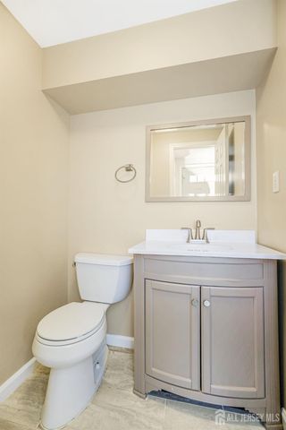 21 Karwatt Court, Sayreville, NJ 08872